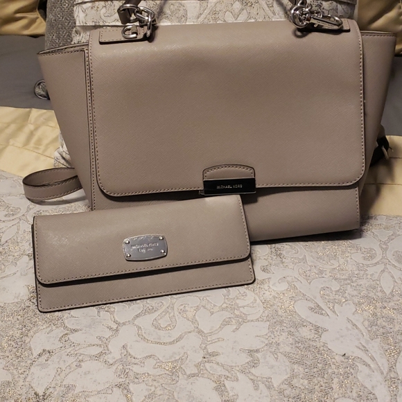 Authentic Michael Kors Purse only - Picture 9 of 9